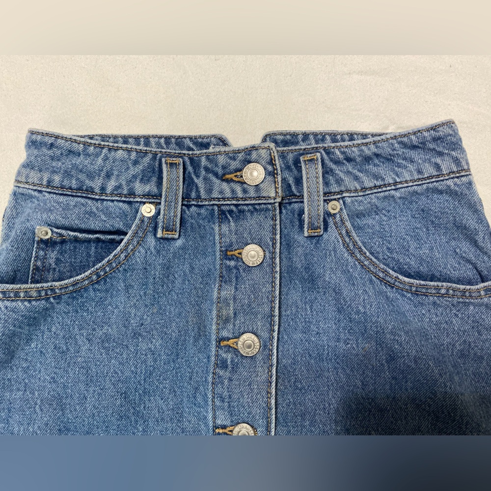 Levi’s Denim Skirt - Picture 5 of 10